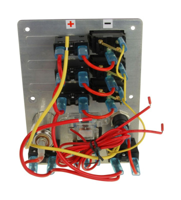panel-bortovogo-pitaniya-3-pereklyuchatelya-s-avtomatami-prikurivatelem-i-rozetkoy_622189