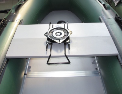 podstavka-pod-kreslo-vraschayuschayasya-s-krepleniem-k-banochke-naduvnoy-lodki_628599